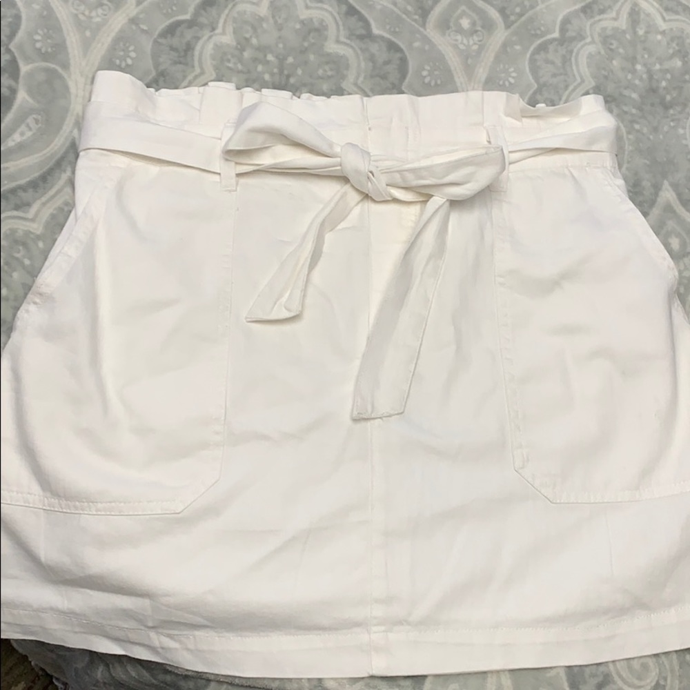 White denim American eagle skirt
